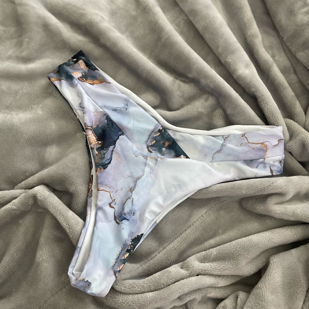 High cut bikini bottom